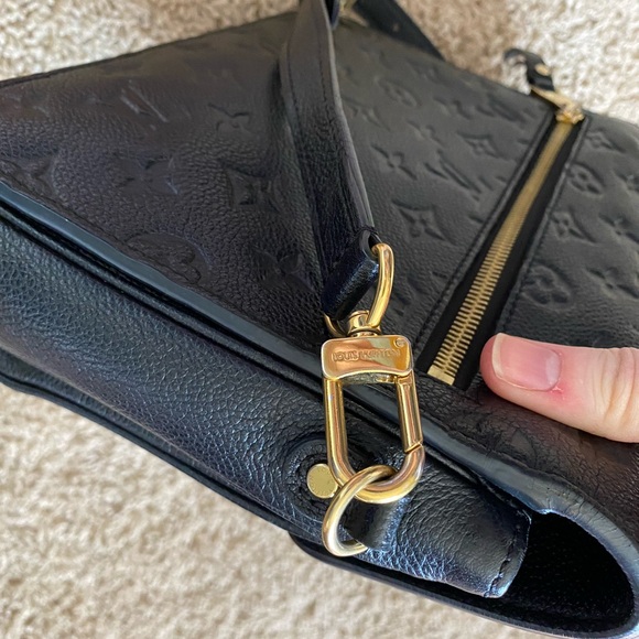 Authentic Louis Vuitton Pochette Metis - Picture 4 of 9